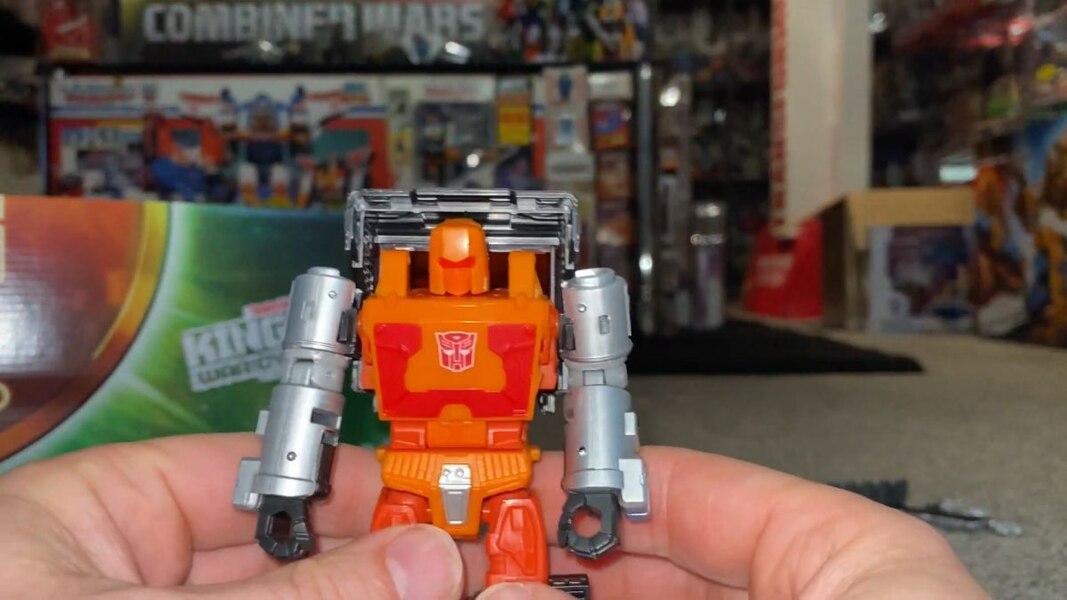 Transformers Golden Disk Puffer & Road Ranger In Hand Image  (10 of 53)